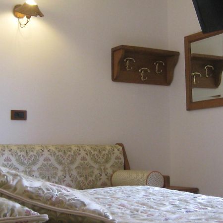 Hotel Villa Plinia Pragelato Buitenkant foto