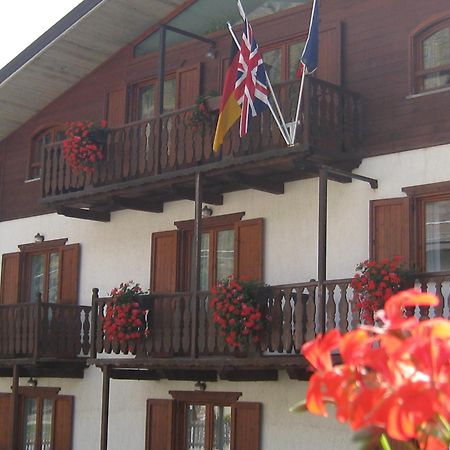 Hotel Villa Plinia Pragelato Buitenkant foto