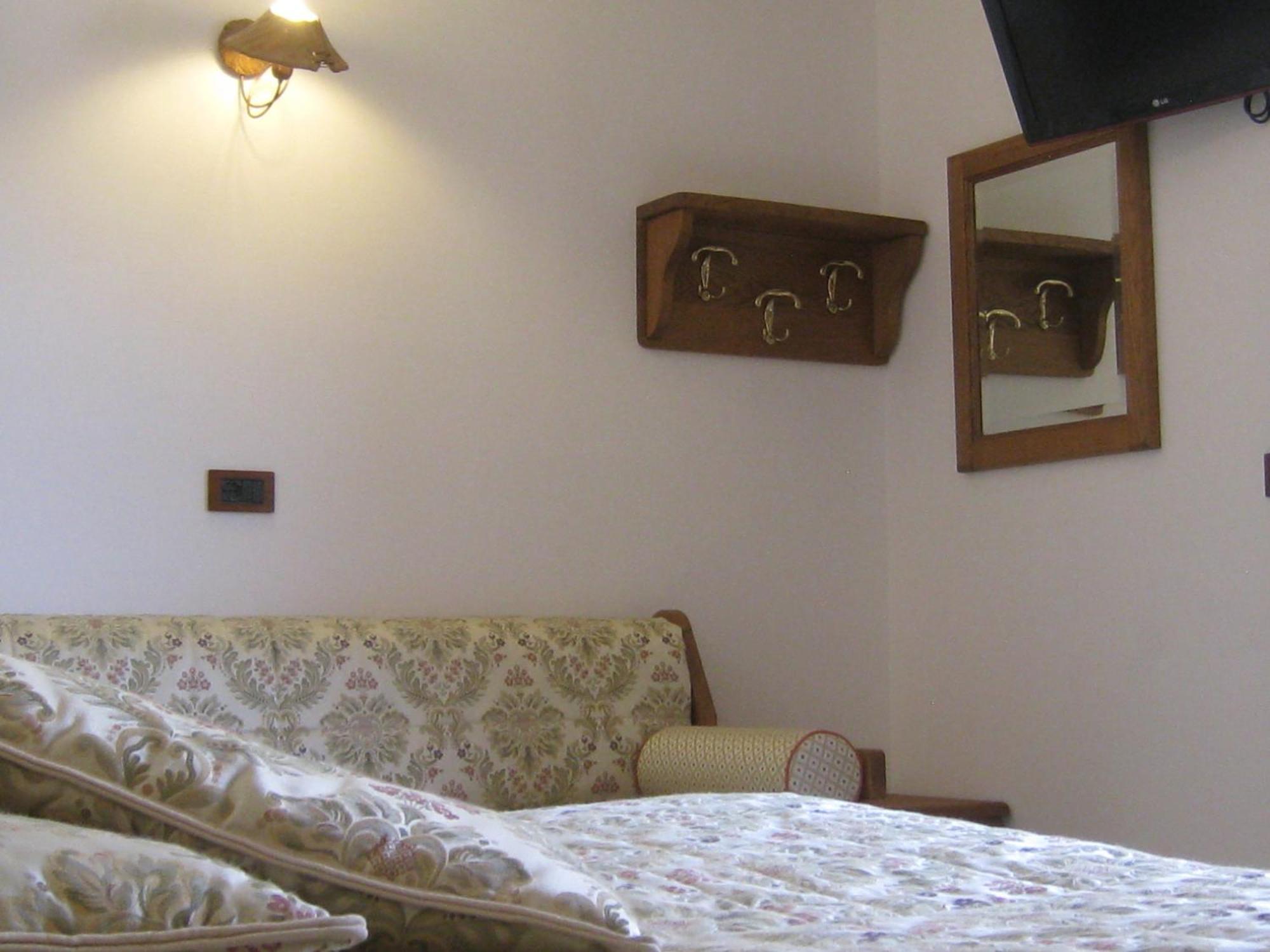 Hotel Villa Plinia Pragelato Buitenkant foto