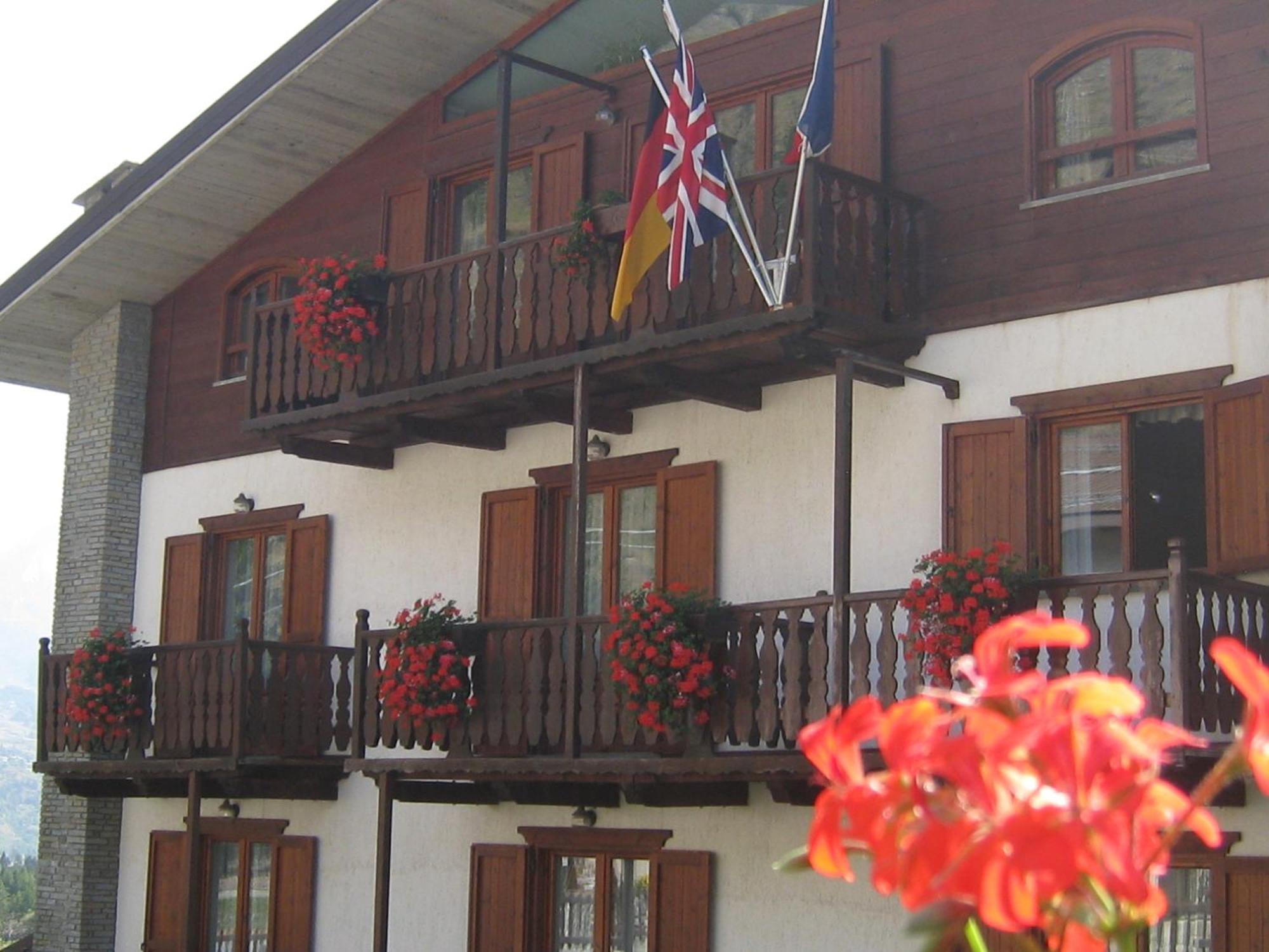 Hotel Villa Plinia Pragelato Buitenkant foto