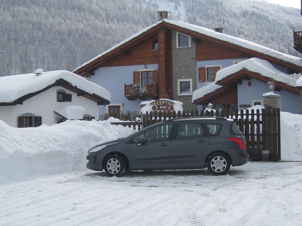 Hotel Villa Plinia Pragelato Buitenkant foto
